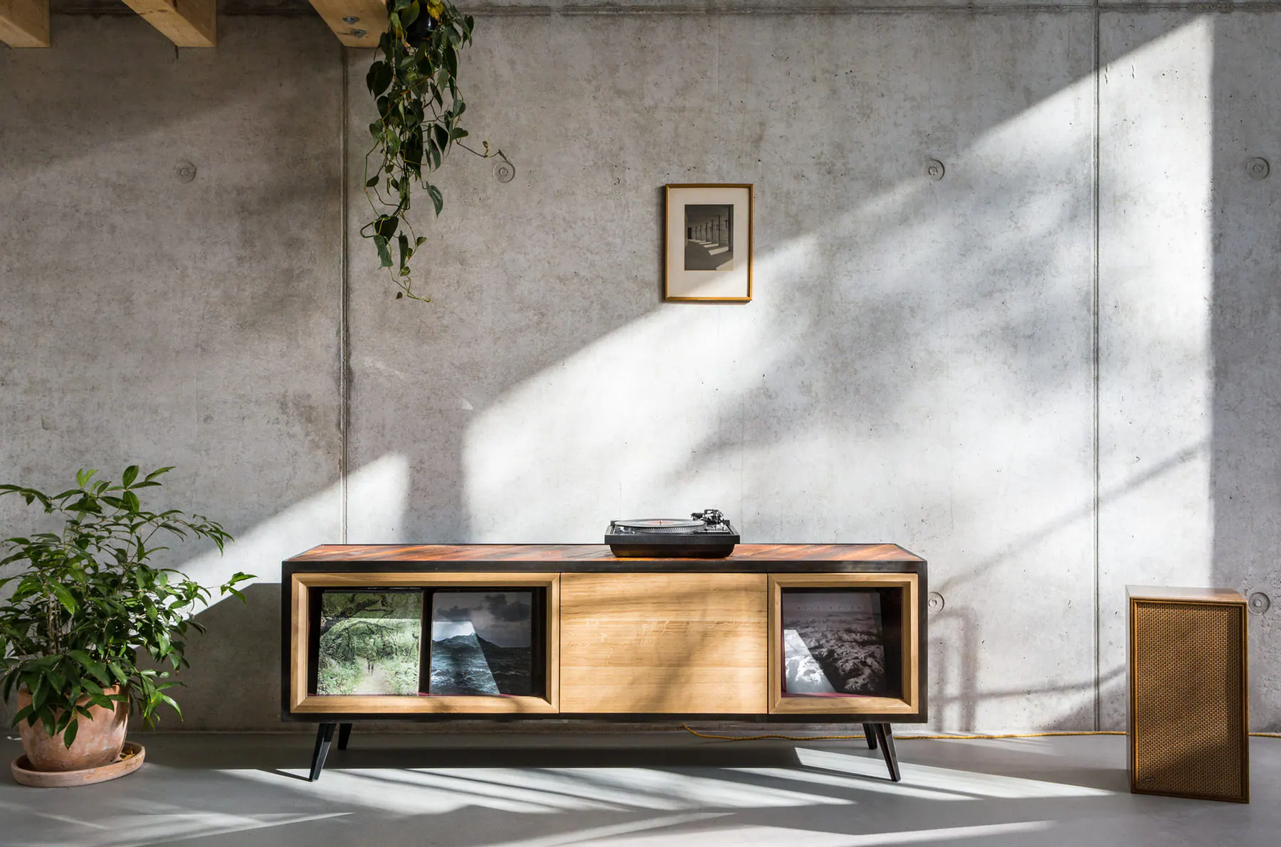 Berliner Vitrine — furniture project photograph 2 of 16