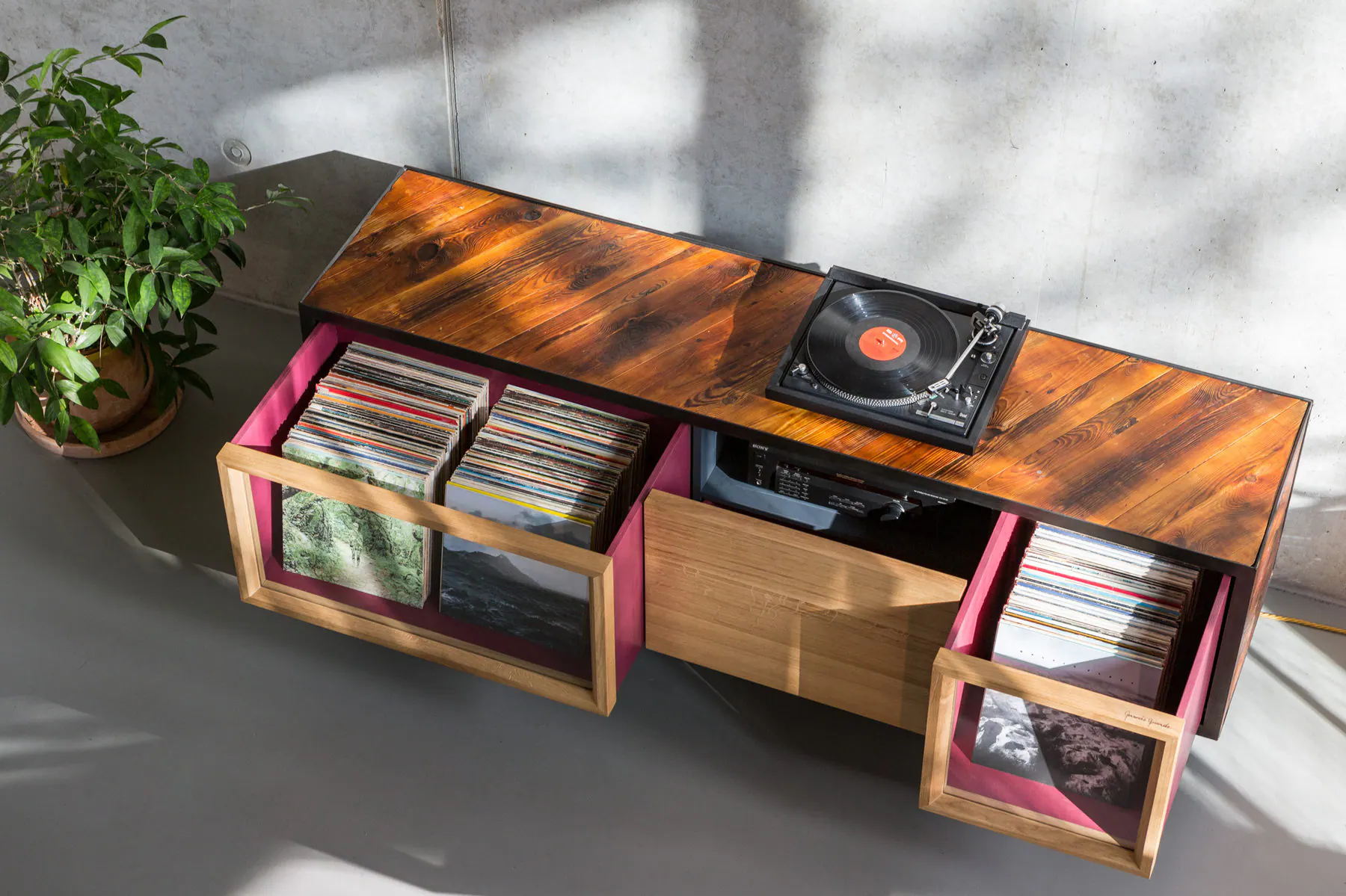 Berliner Vitrine — furniture project photograph 3 of 16